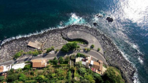 Villa with Rooftop Garden & Sea View